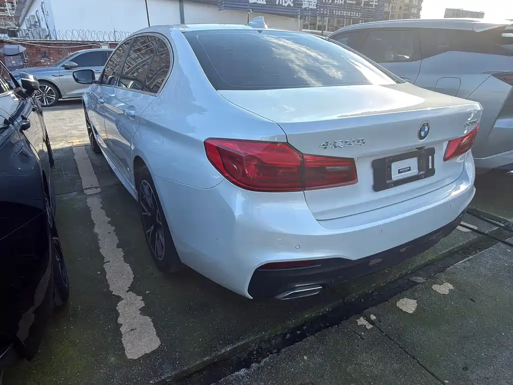BMW 5 Series — миниатюра 13