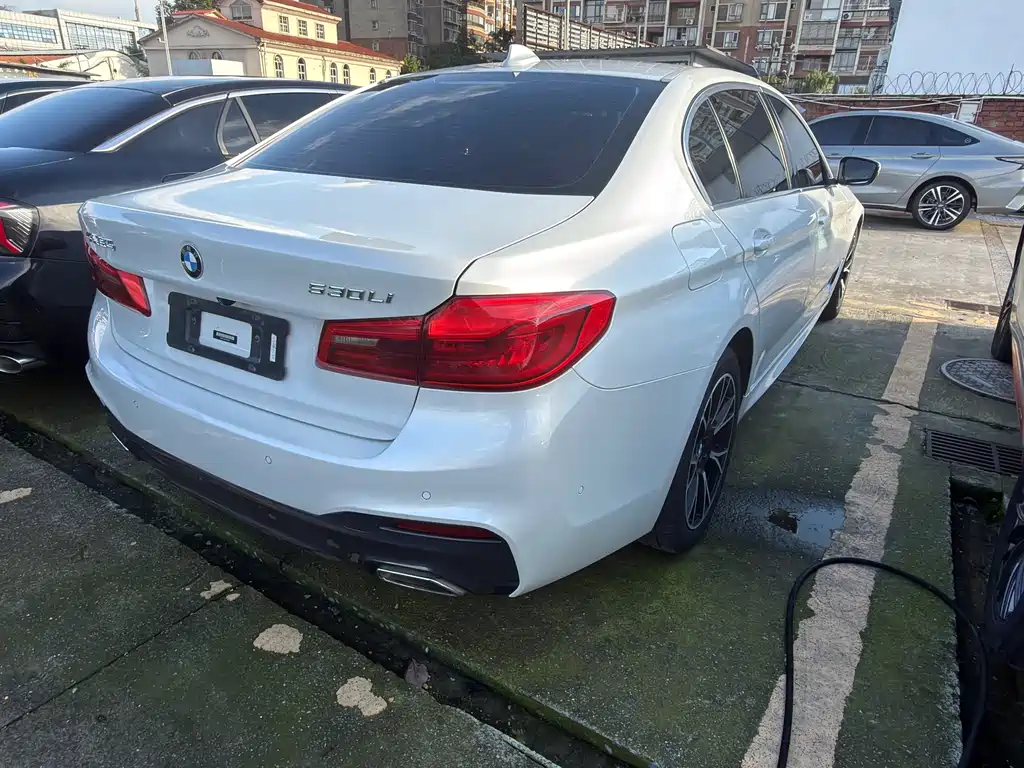 BMW 5 Series — миниатюра 15