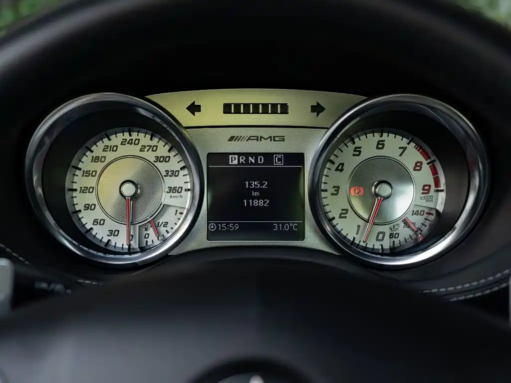 Mercedes-Benz SLS AMG — миниатюра 12