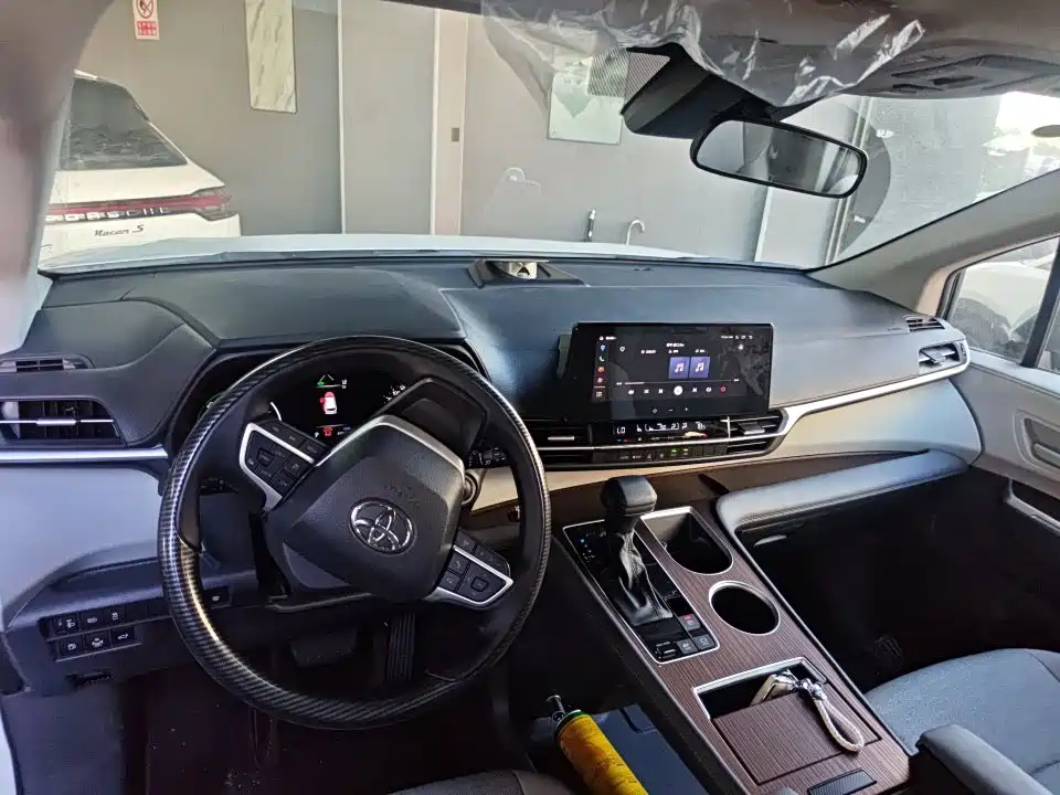 Toyota Sienna — миниатюра 7
