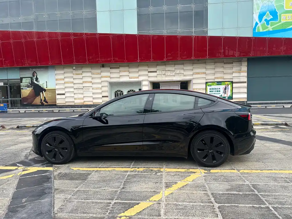 Tesla Model 3 — миниатюра 16