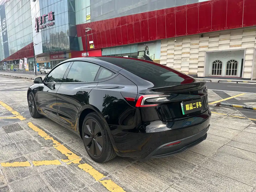 Tesla Model 3 — миниатюра 17