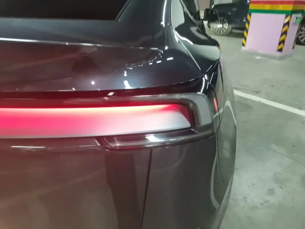 Tesla Model Y — миниатюра 8