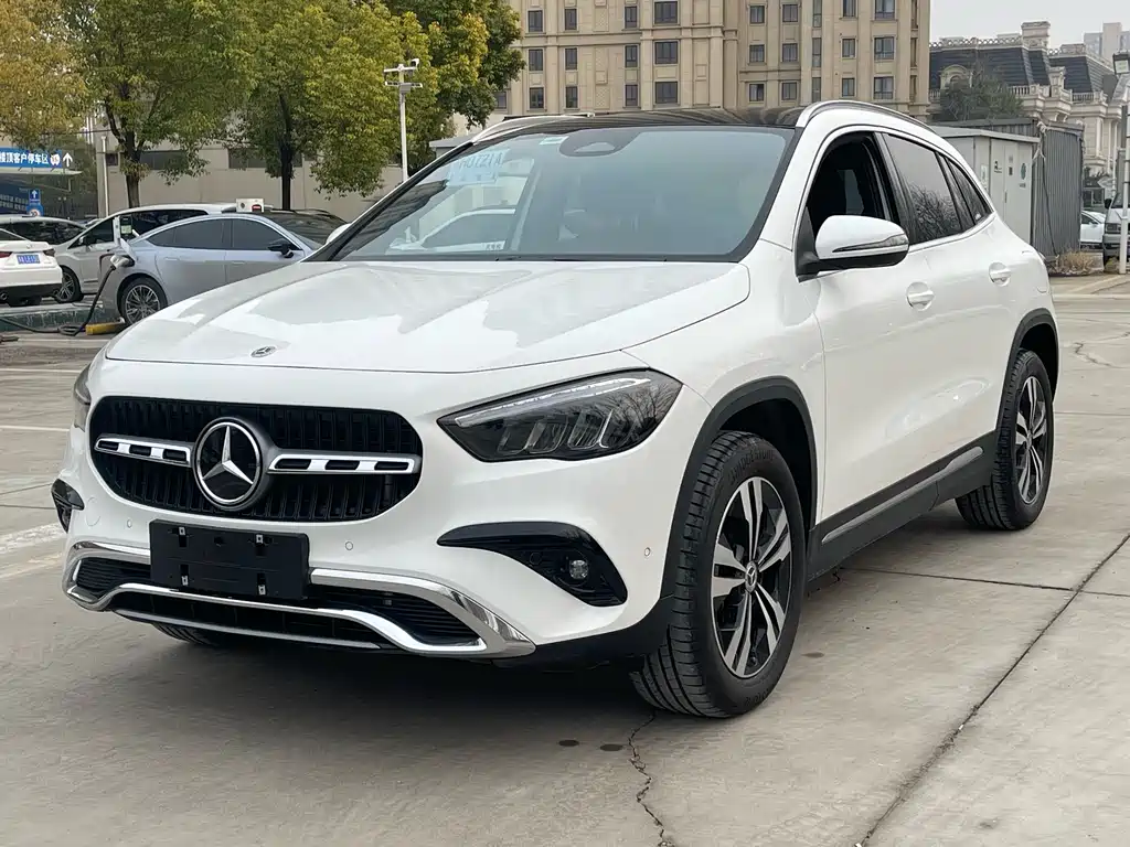 MERCEDES-BENZ GLA