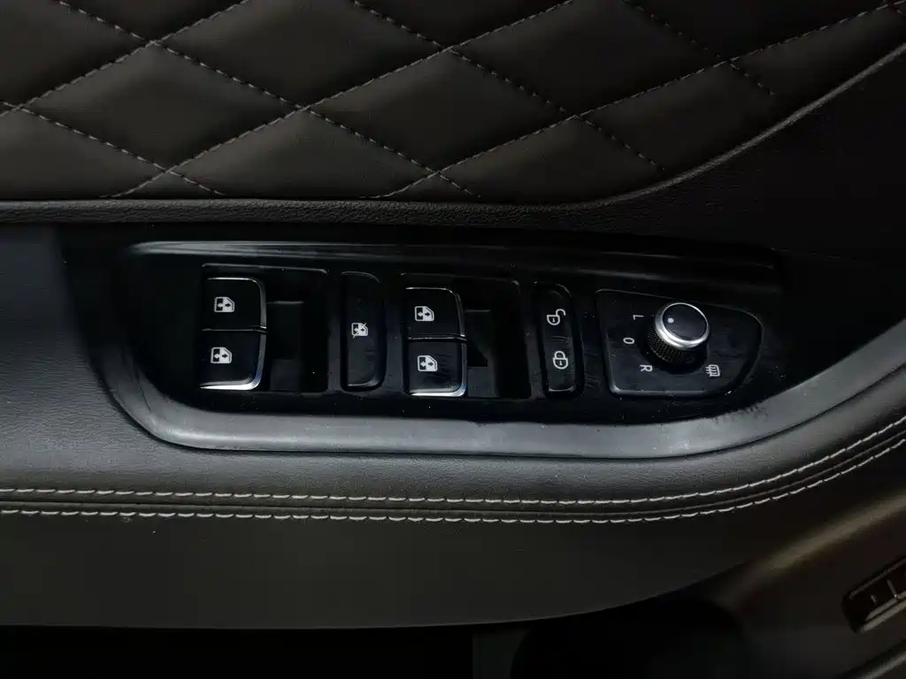 Hongqi Hongqi HS7 — миниатюра 9