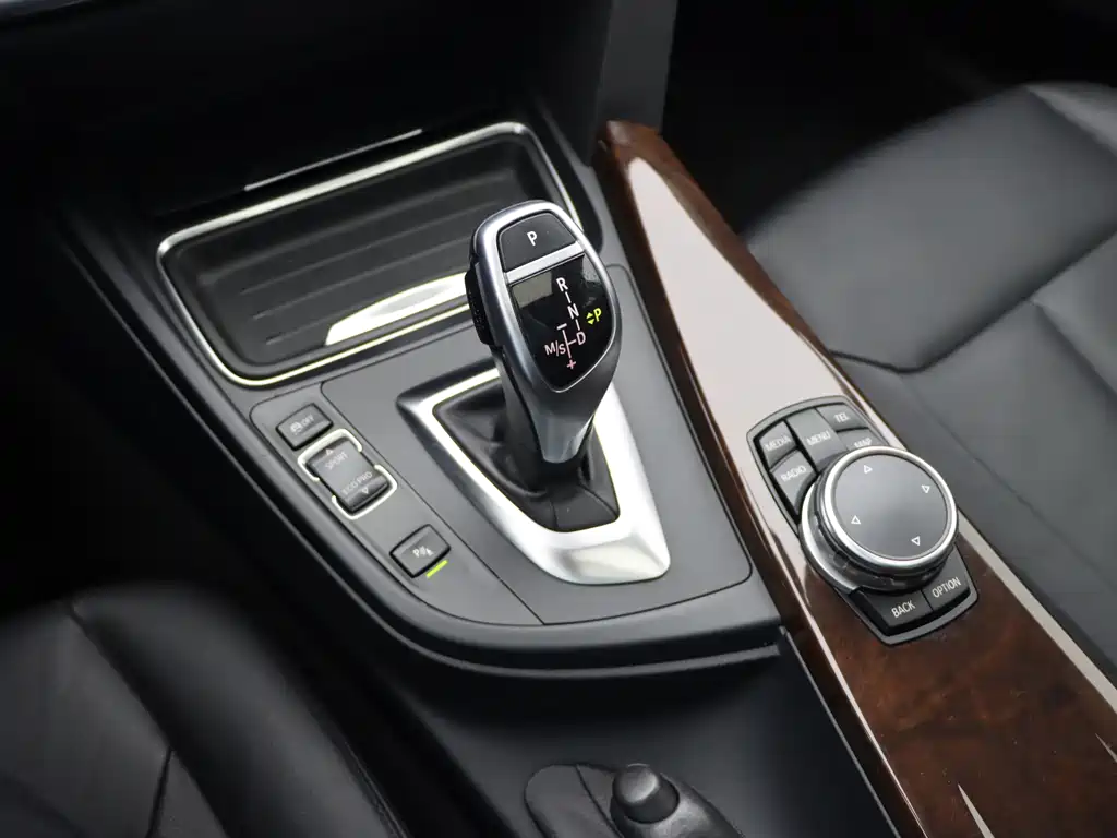 BMW 3 Series — миниатюра 17