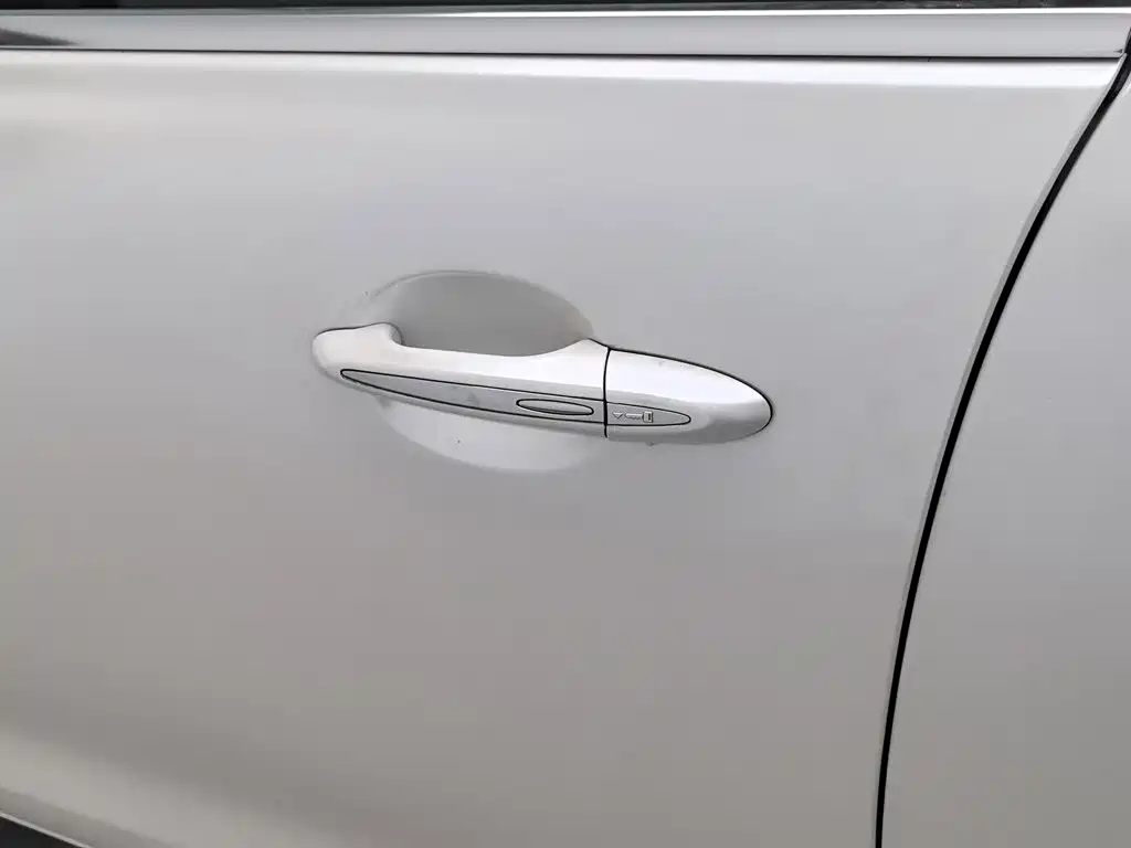 Jaguar XJ — миниатюра 18