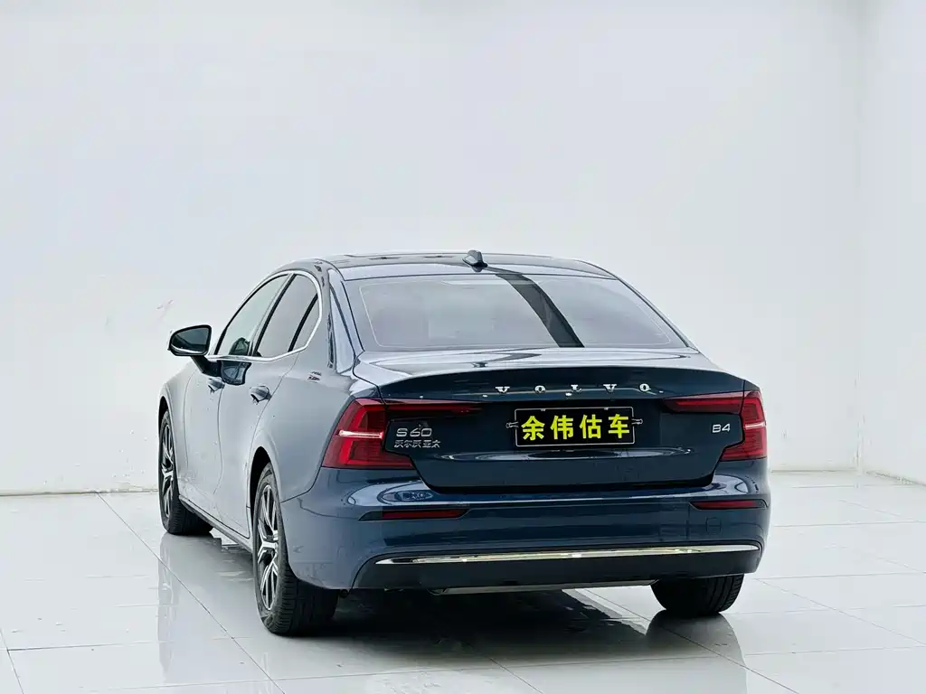 Volvo S60 2023 B4 Luxury