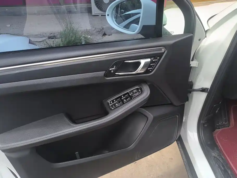 Porsche Macan — миниатюра 6