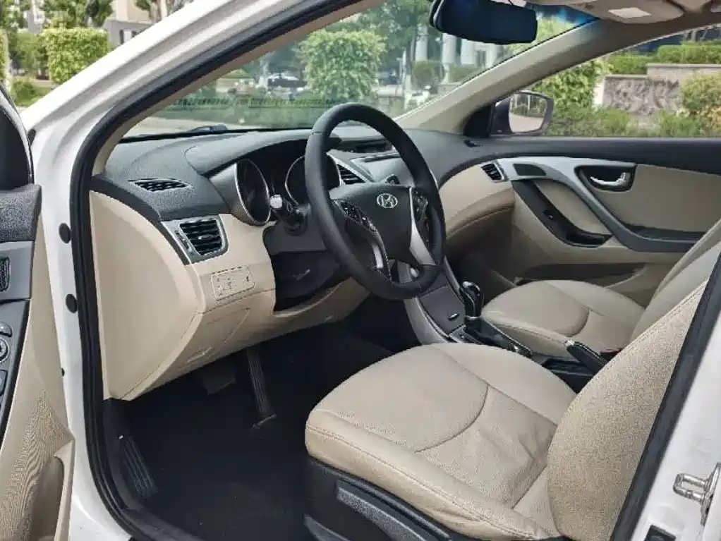Hyundai Elantra Langdong — миниатюра 8