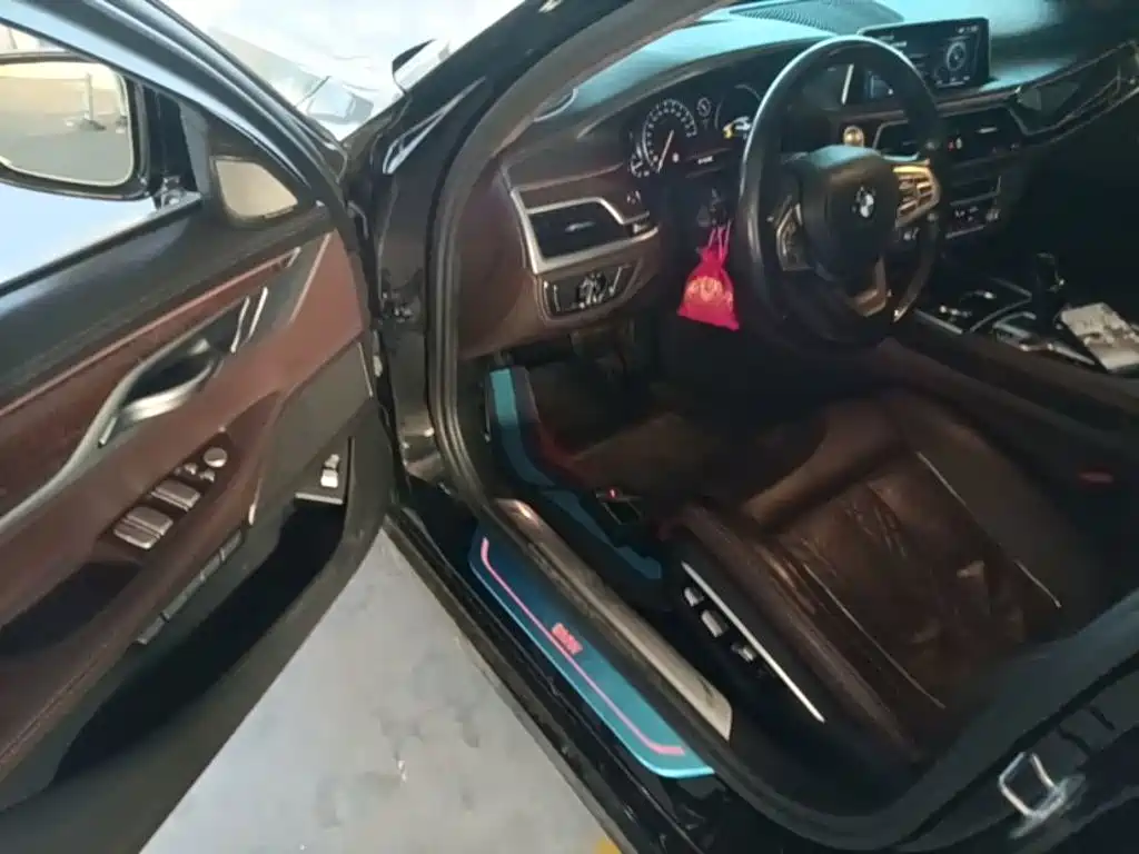 BMW 7 Series — миниатюра 16