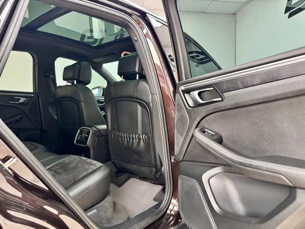 Porsche Macan — миниатюра 9