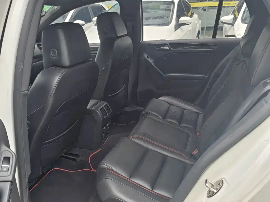 Volkswagen Golf GTI — миниатюра 12