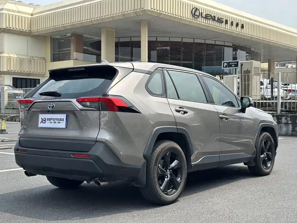Toyota RAV4 — миниатюра 10