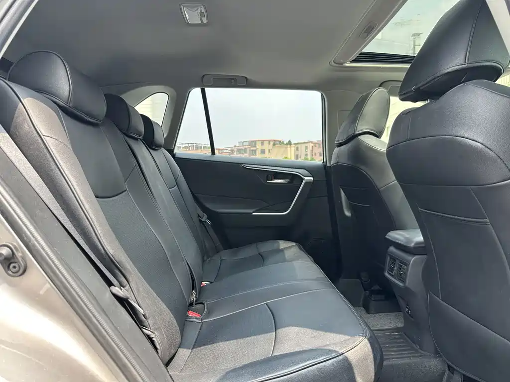 Toyota RAV4 — миниатюра 20