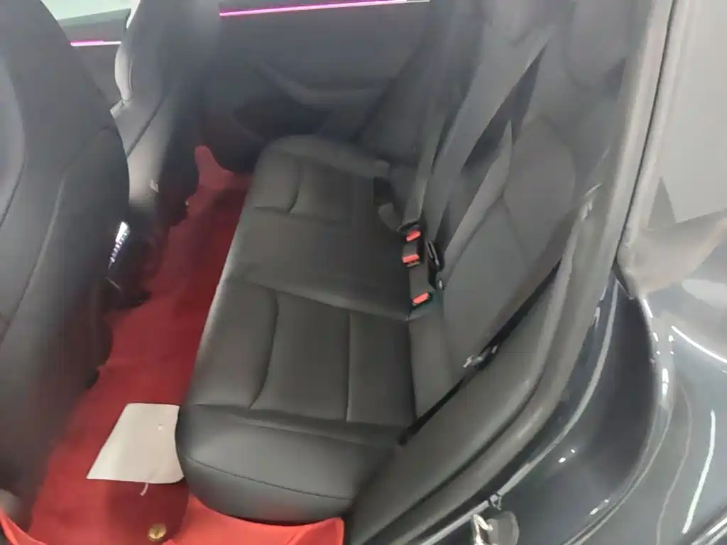 Tesla Model 3 — миниатюра 17
