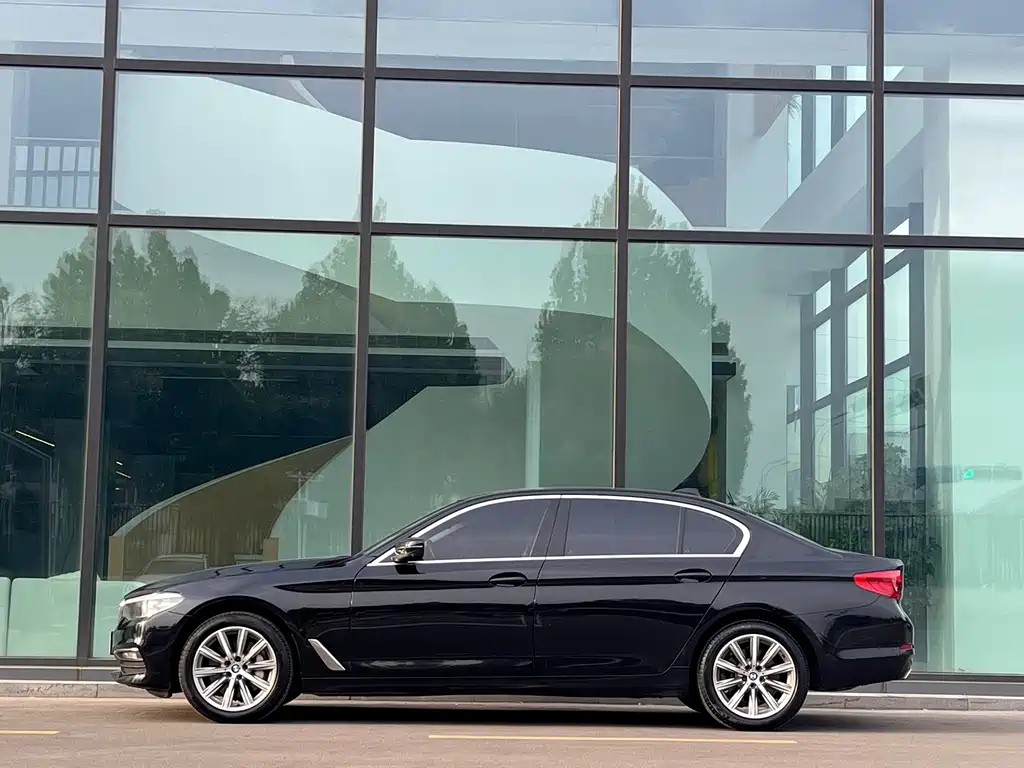 BMW 5 Series — миниатюра 3