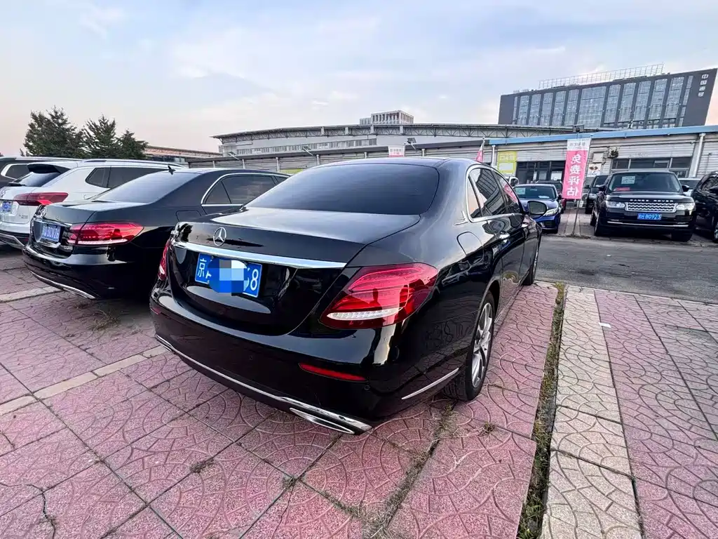 Mercedes-Benz E-Class — миниатюра 10