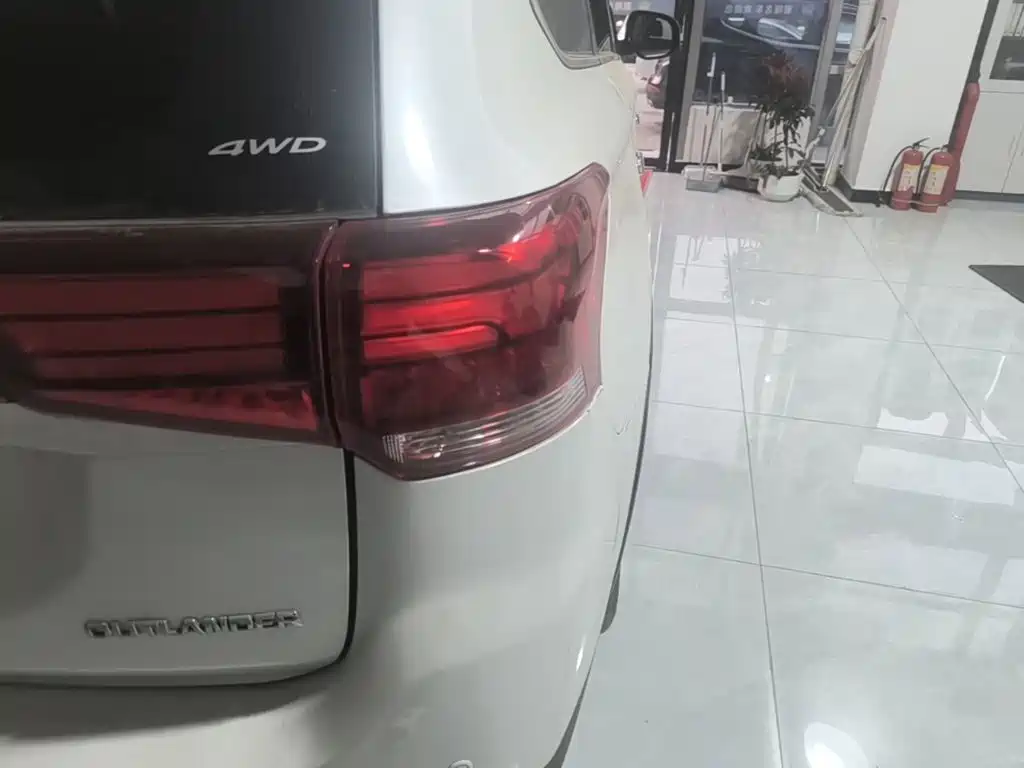 Mitsubishi Outlander — миниатюра 8