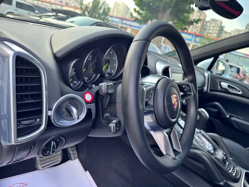 Porsche Cayenne Hybrid — миниатюра 11