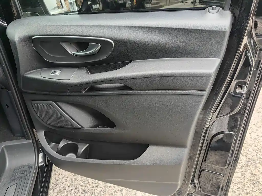 Mercedes-Benz Vito 2021 2.0T Elite 7 мест