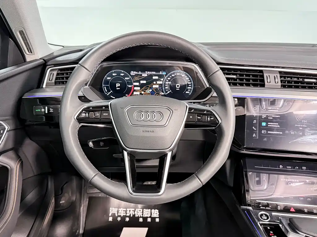 AUDI E TRON