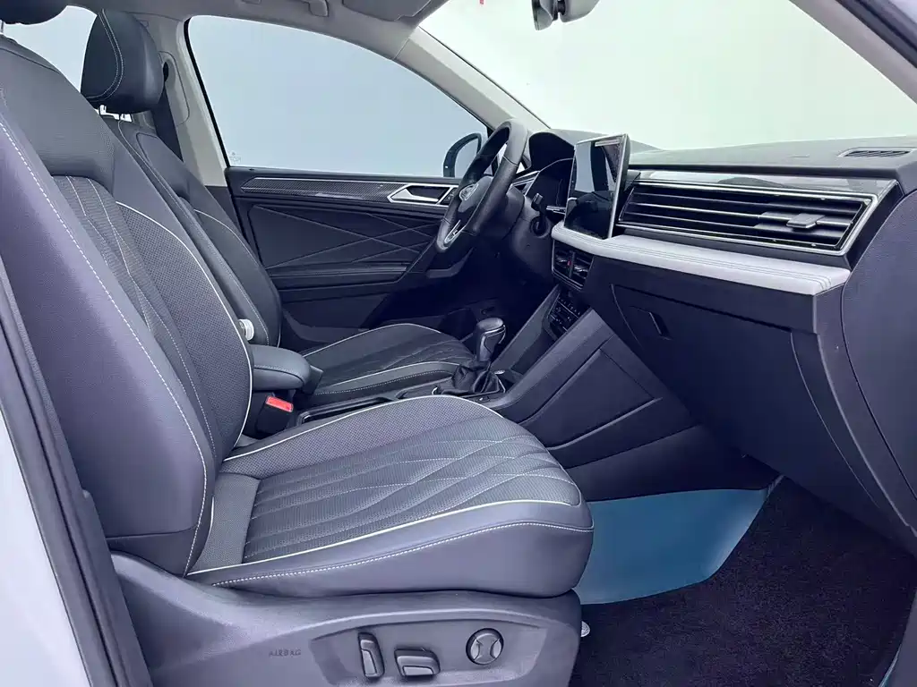Volkswagen Tiguan L — миниатюра 21