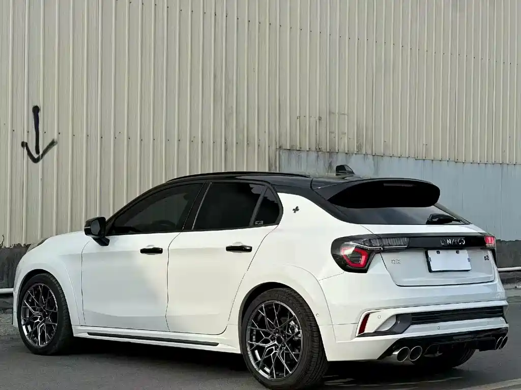 Lynk & Co 02 Hatchback — миниатюра 7