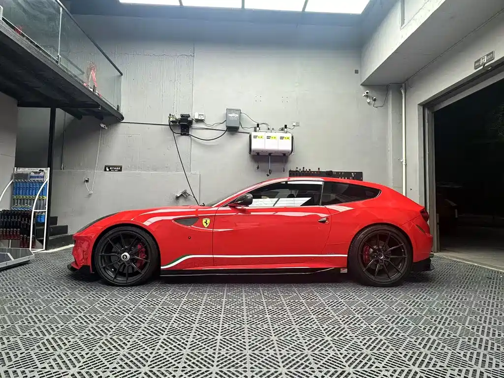 FERRARI FF