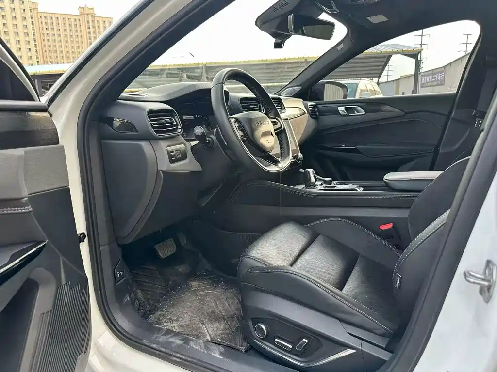 Lynk & Co 02 Hatchback — миниатюра 4