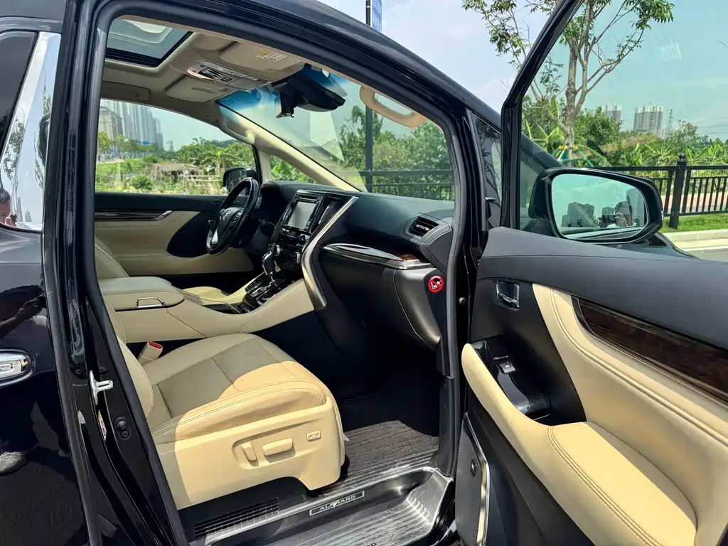 Toyota Alphard 2020 2.5L Luxury