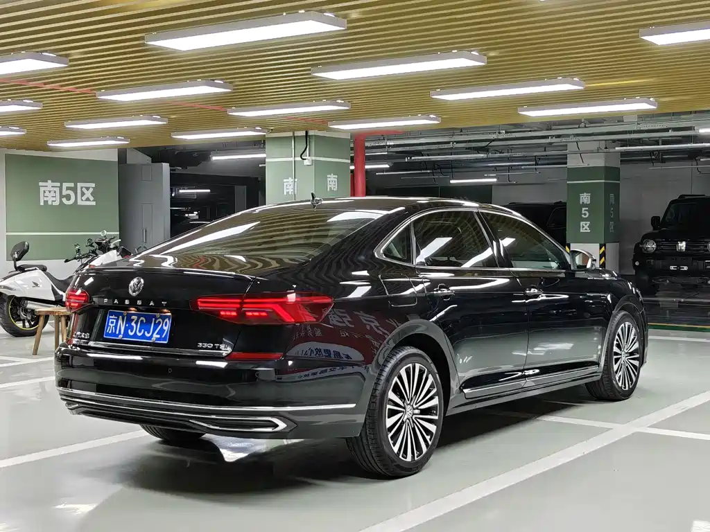 Volkswagen Passat 2019 330TSI Luxury VI