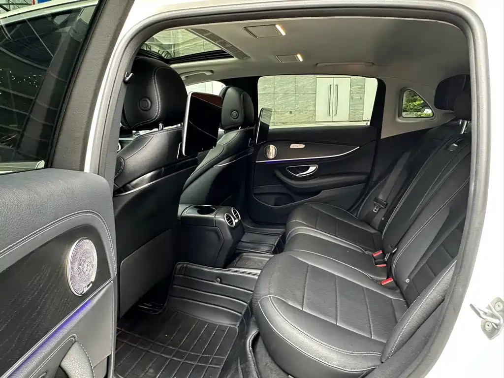 Mercedes-Benz E-Class — миниатюра 8