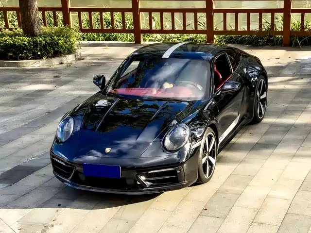 PORSCHE 911
