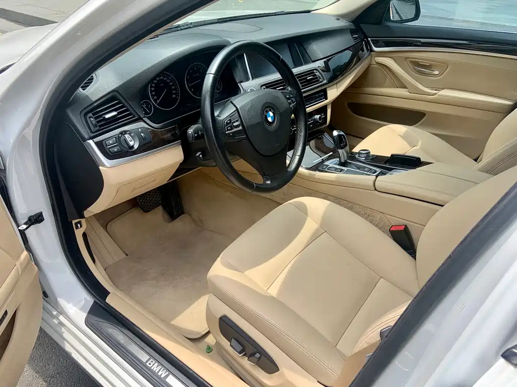 BMW 5 Series — миниатюра 11
