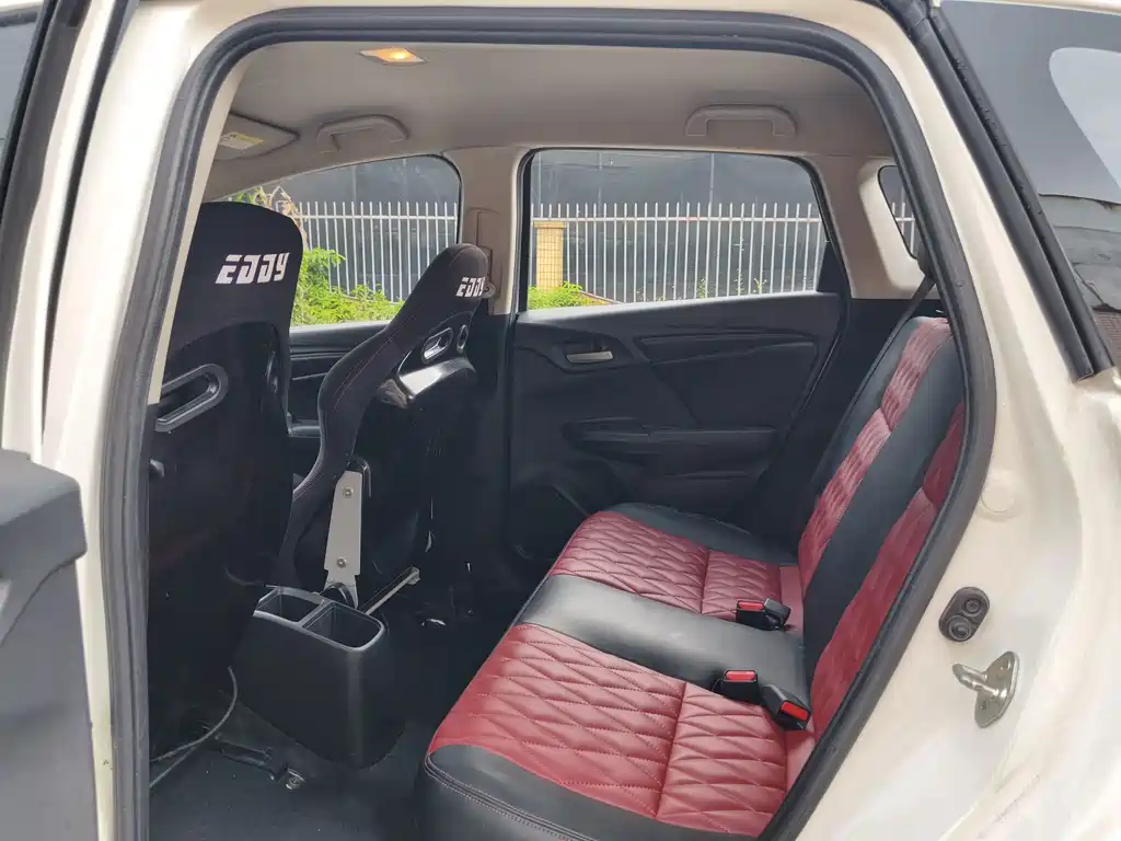 Honda Fit — миниатюра 10