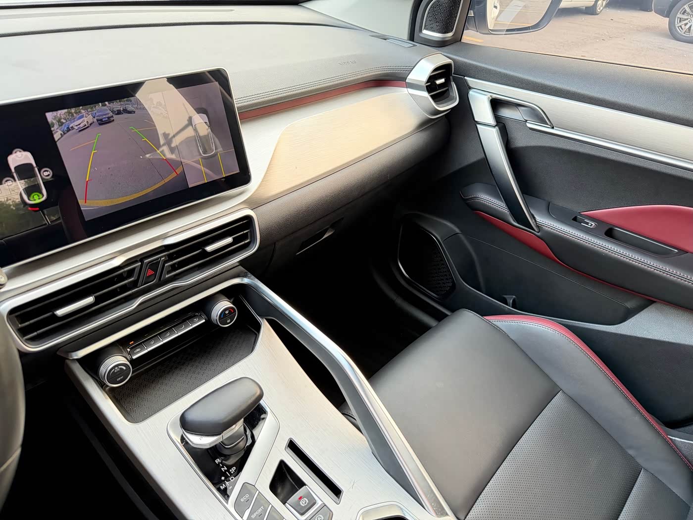 Geely Binyue 1.4 л 2022 г. Белый, пробег 28800 км