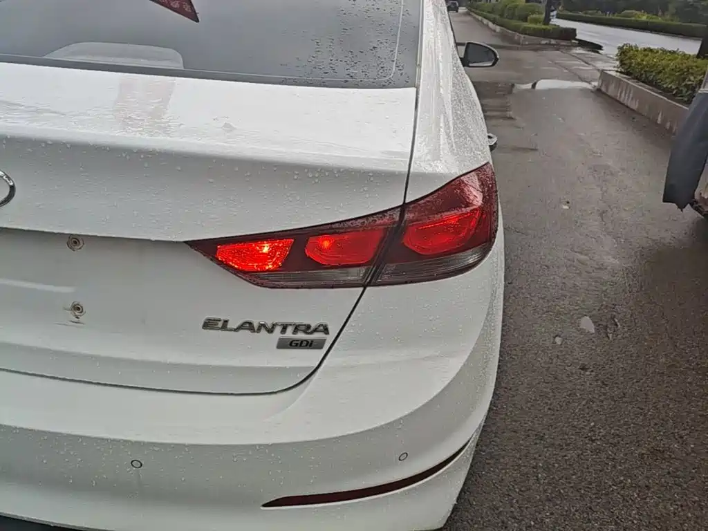 Hyundai Elantra — миниатюра 24