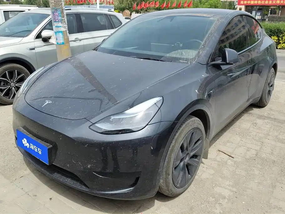 Tesla Model Y 2024