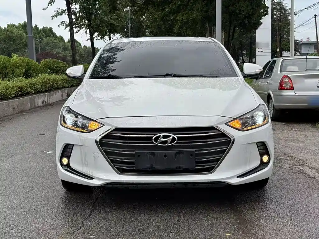Hyundai Elantra — миниатюра 3