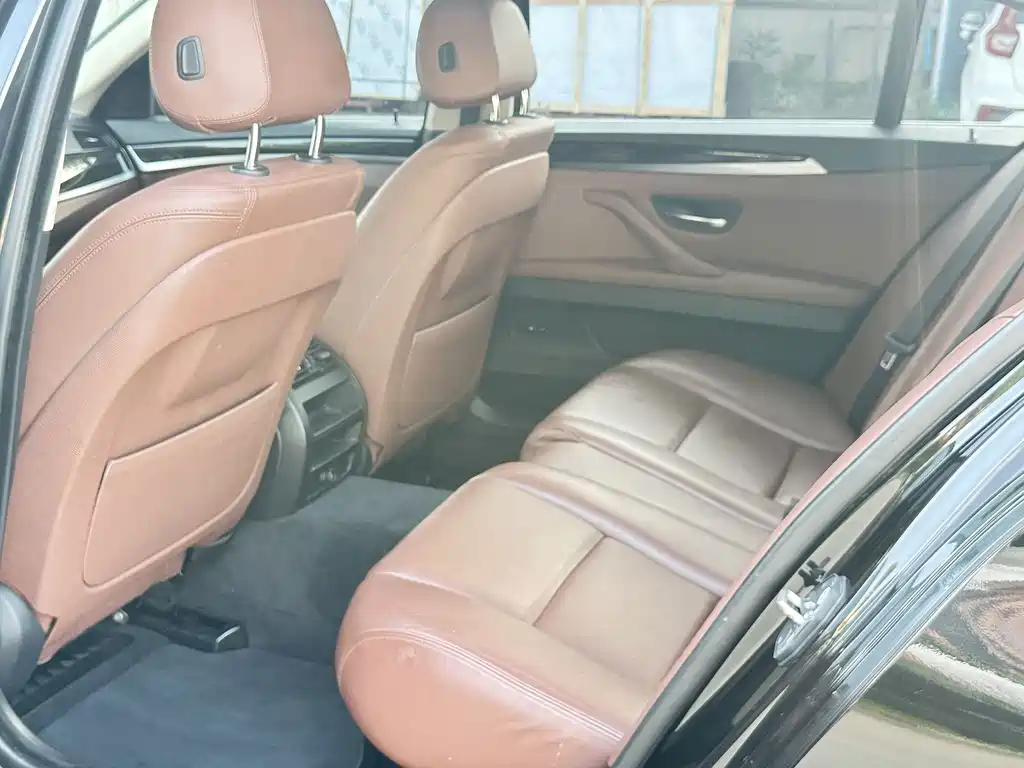 BMW 5 Series — миниатюра 7