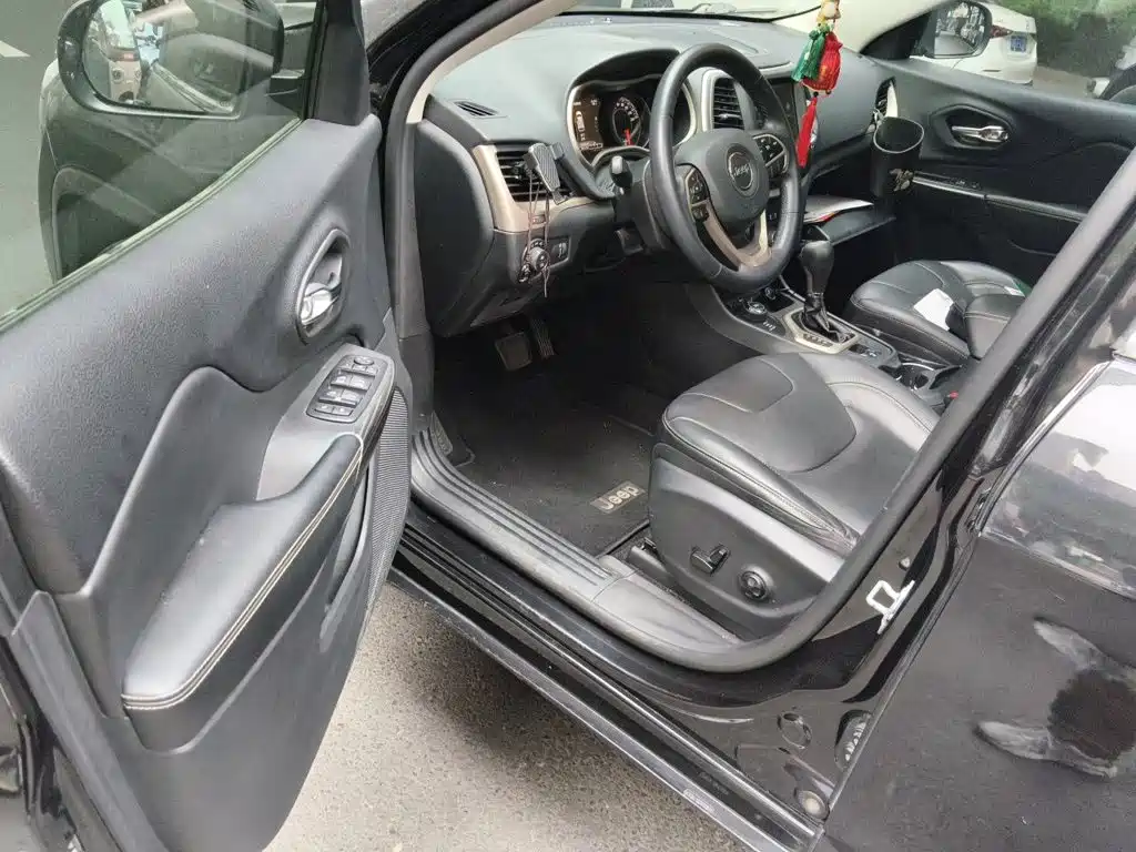 Jeep Cherokee — миниатюра 17