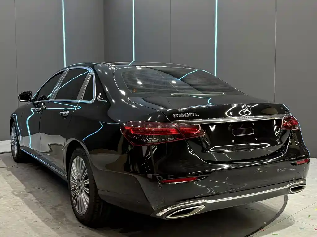 Mercedes-Benz E-Class — миниатюра 8