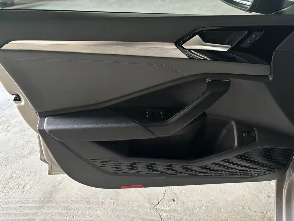 Volkswagen Sagitar — миниатюра 7