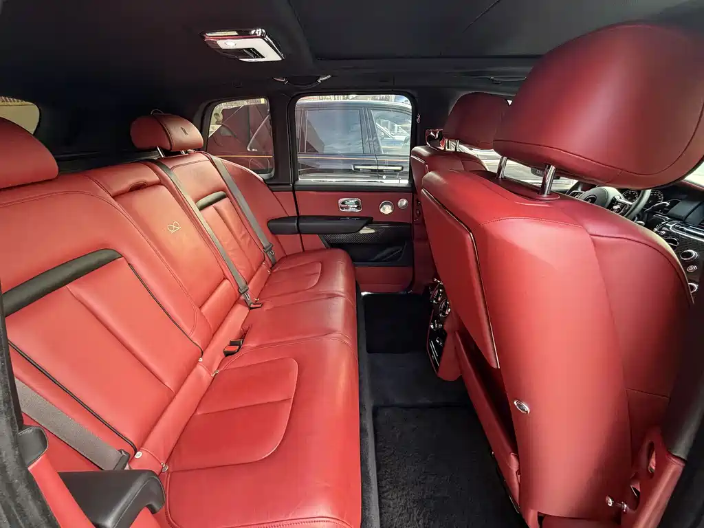 Rolls-Royce Cullinan 2018 мест