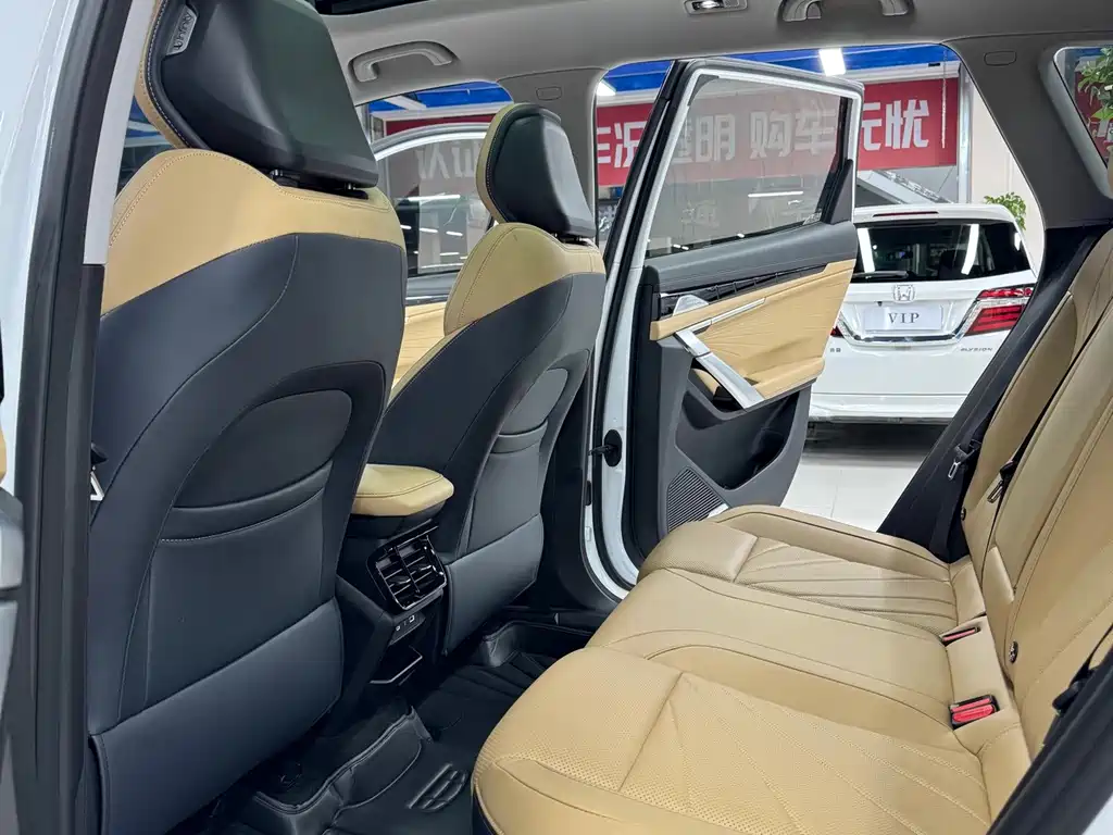 Geely Boyue L — миниатюра 17