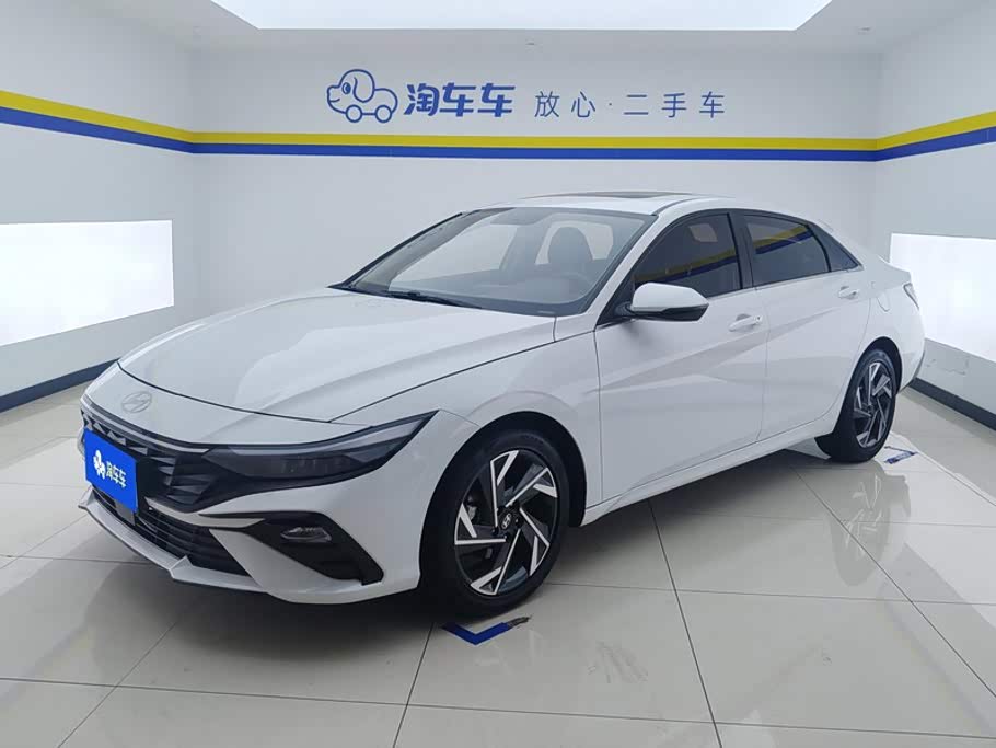 Hyundai Elantra 1.5 л 2024 г. Белый, пробег 15600 км