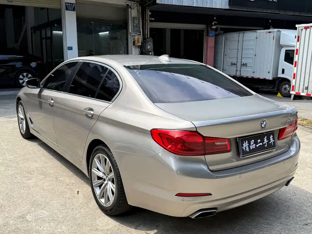 BMW 5 Series — миниатюра 18