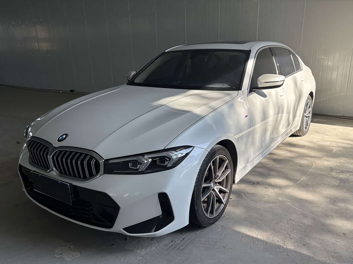 BMW 3 Series 2.0 л 2023 г. Белый, пробег 25000 км