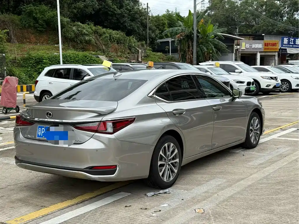 Lexus ES — миниатюра 9